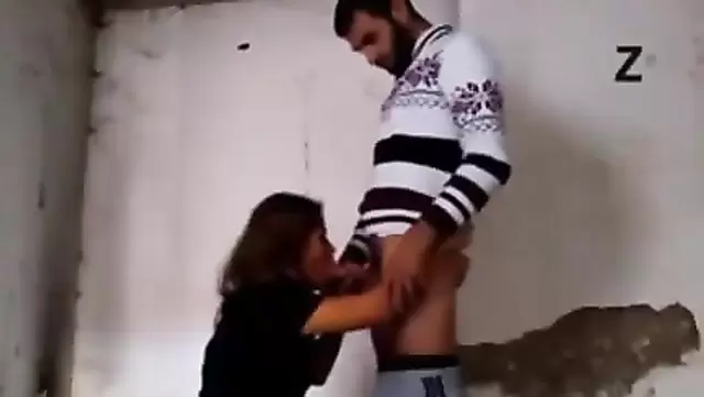 دختر ترک یواشکی با عشقی که داره می کنه.