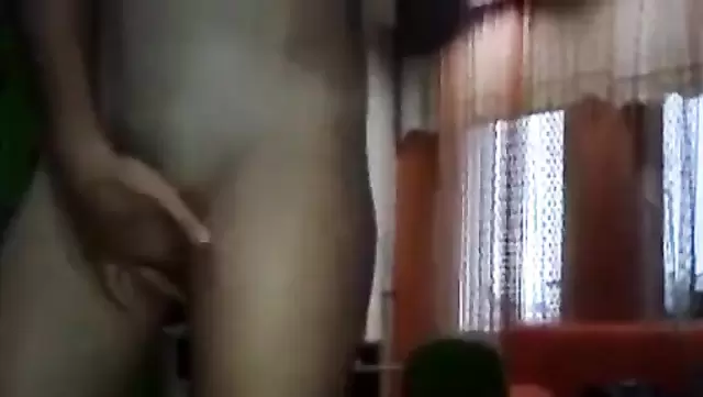یه زن لخت ترکیه ای توسط دوست شوهرش حسابی گاییده میشه.
