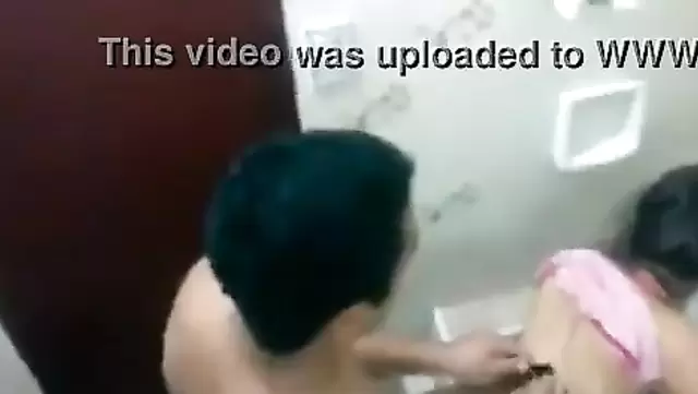 شباب أتراك بيمارسوا الجنس في حمام الجامعة